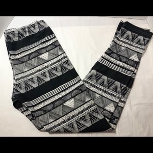 Black and White printed leggings/tights